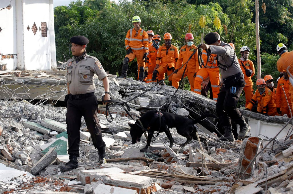 Suman 105 las víctimas mortales del sismo en Indonesia