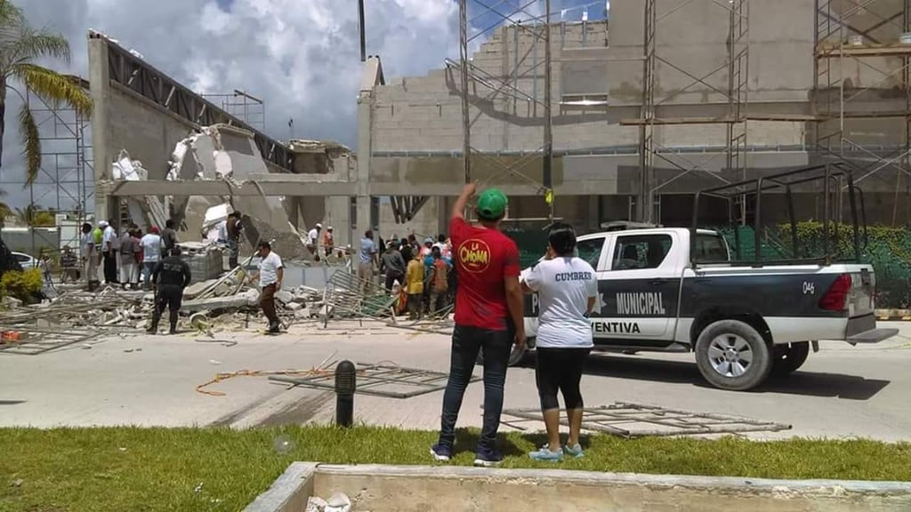 Reportan dos muertos por derrumbe en construcción en Cancún