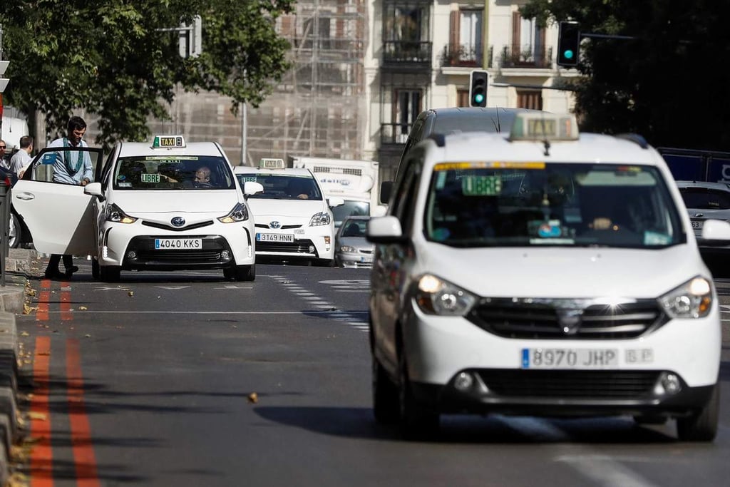 Taxistas amenazan con protesta internacional si no regulan Uber y Cabify