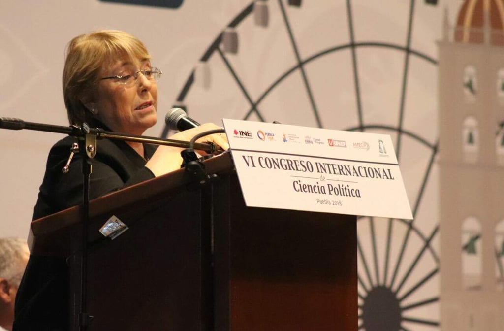 Bachelet recibe copia de la Cédula Real de Puebla