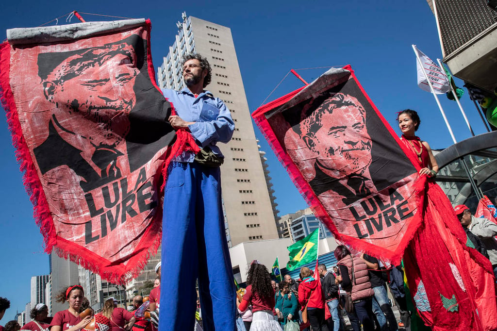 Simpatizantes de Lula marchan hacia Brasilia