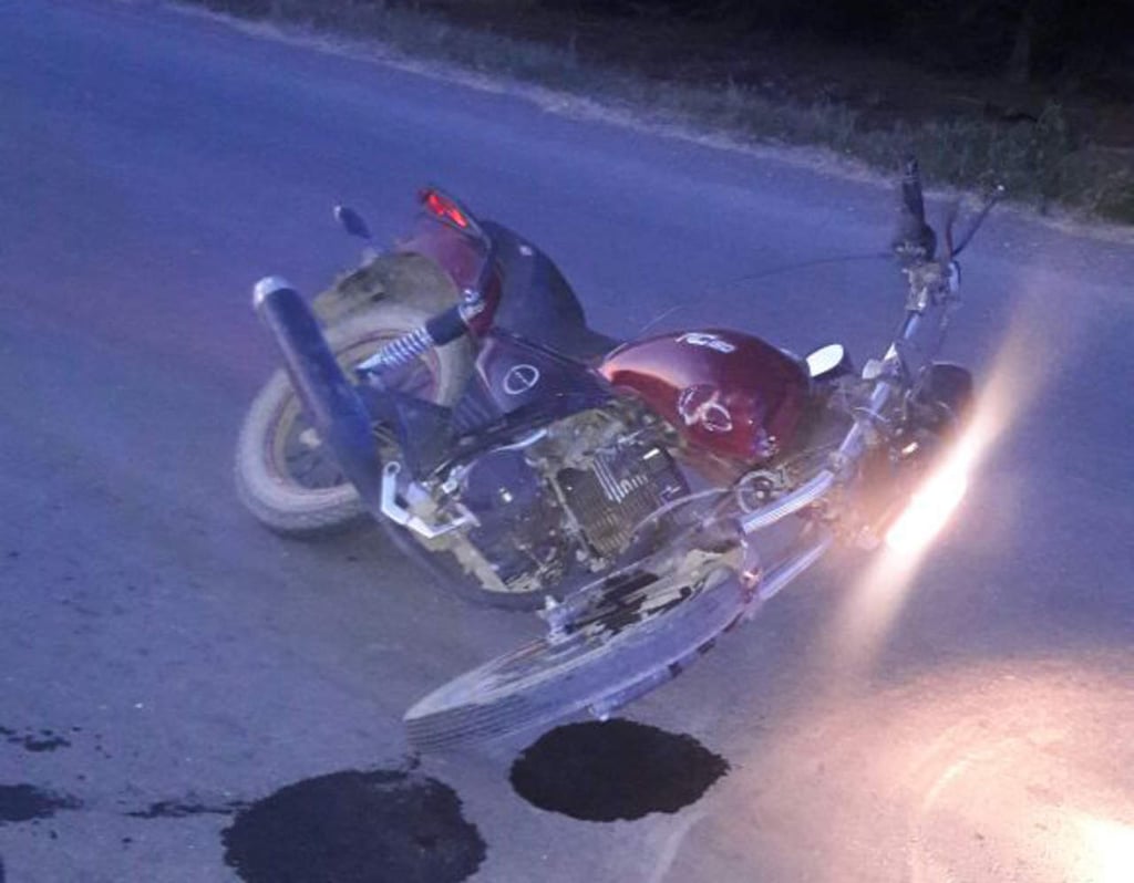 Motociclista se impacta contra tractor en Gómez Palacio