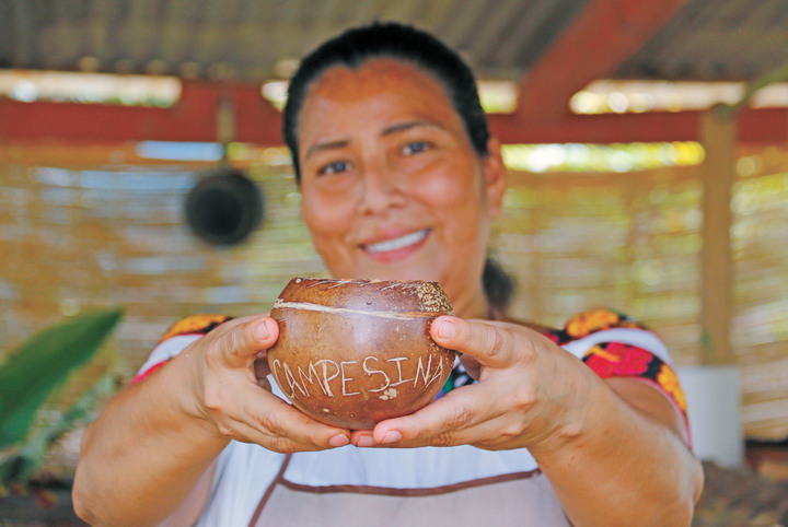 Artesanas rescatan la tradición del cacao