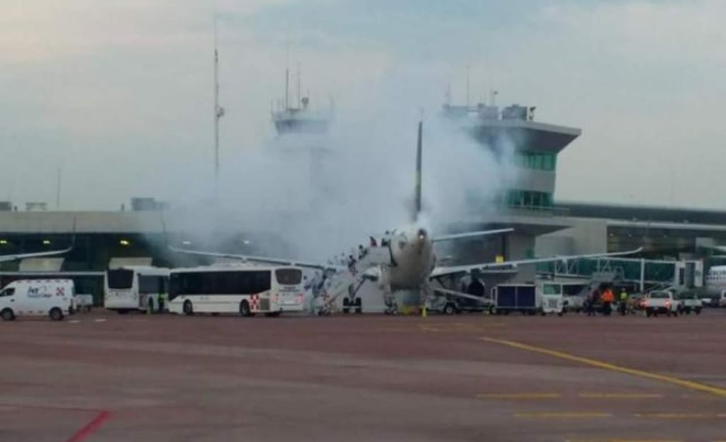 Evacuan a pasajeros de avión de Volaris en Guadalajara
