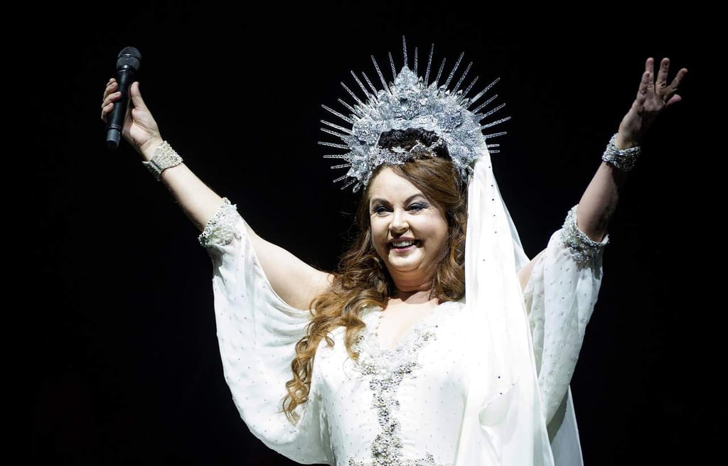 1960: Nace Sarah Brightman, cantante soprano, actriz, bailarina y directora de orquesta inglesa