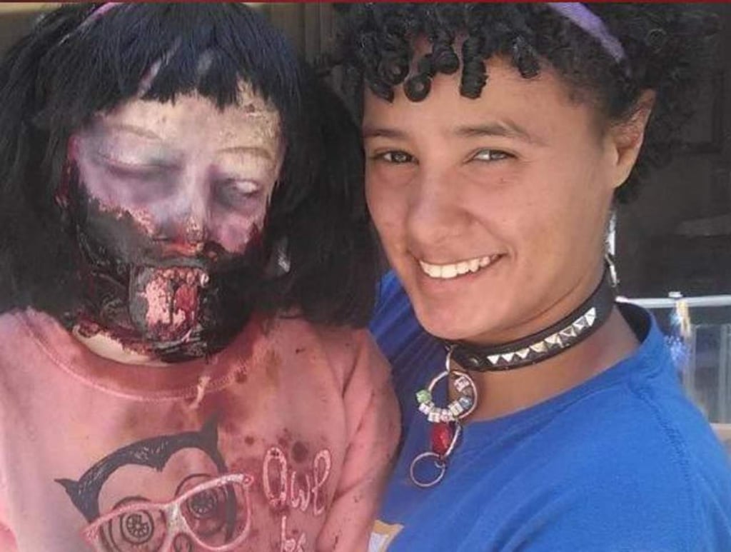 Joven quiere casarse con su muñeca zombie llamada 'Kelly'