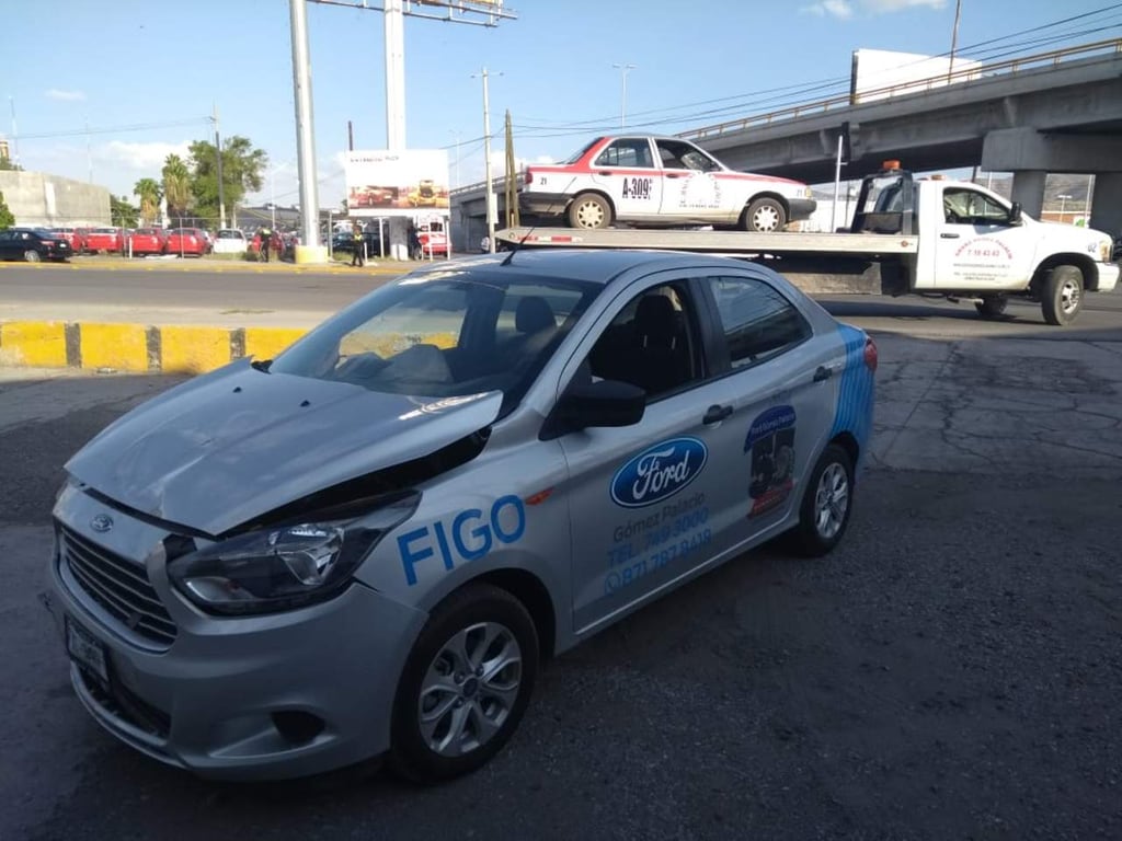 Se registra aparatoso accidente vial en Gómez Palacio