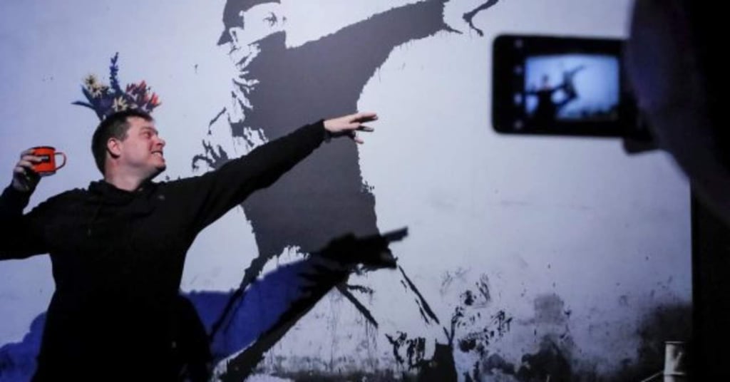 Banksy se entera por Instagram que tiene exposición en Rusia