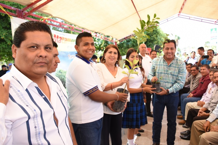 Lerdo dona árboles al municipio de Matamoros