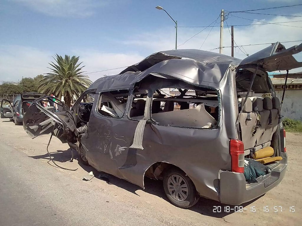 Camioneta se incendia en bulevar Ejército Mexicano