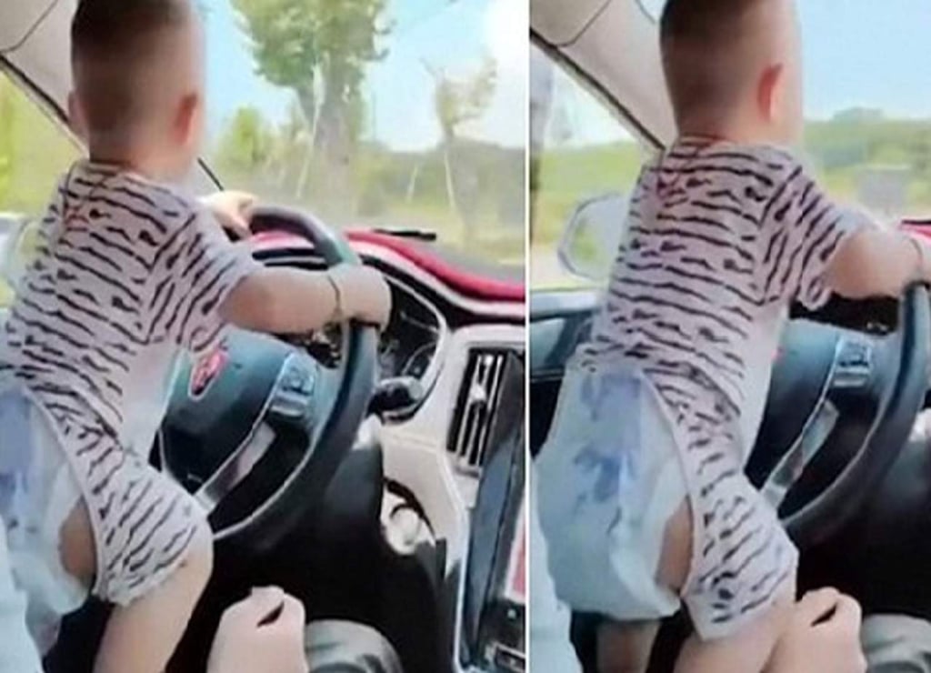 Padres dejan que su bebé tome el volante