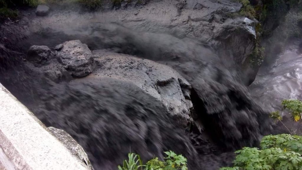 Descienden lahares del Volcán de Fuego en Guatemala