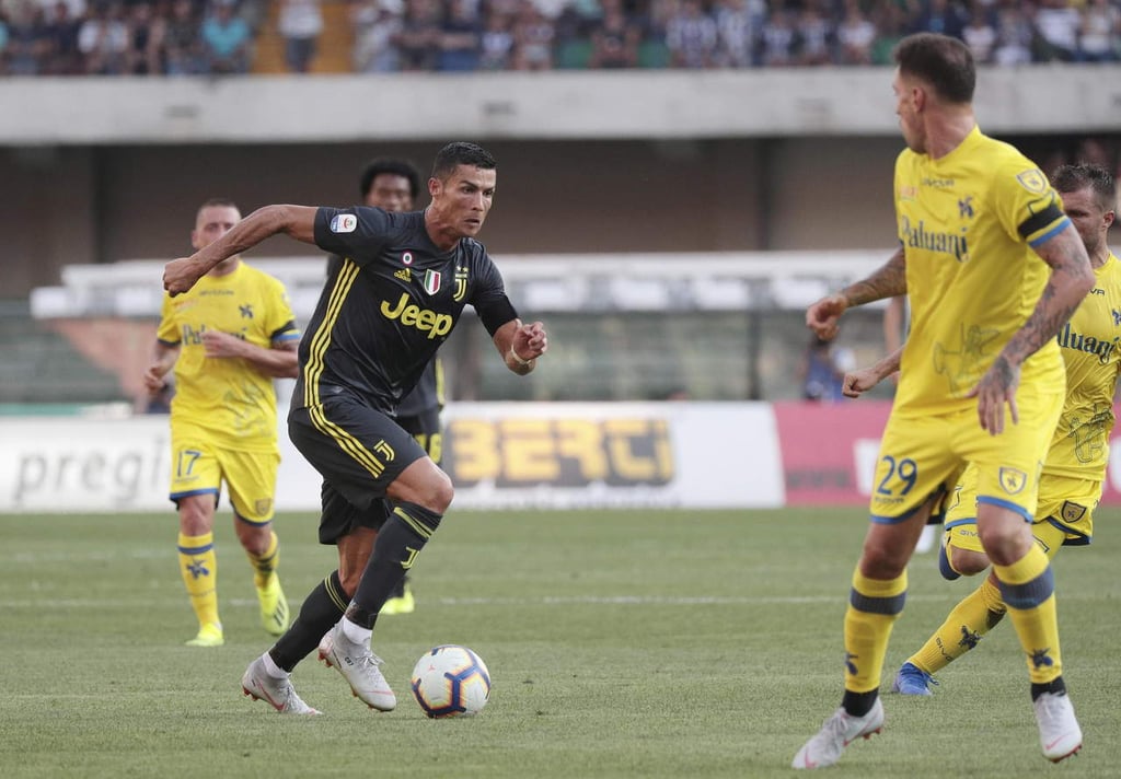 Juventus triunfa en Verona en debut de Cristiano en la Serie A