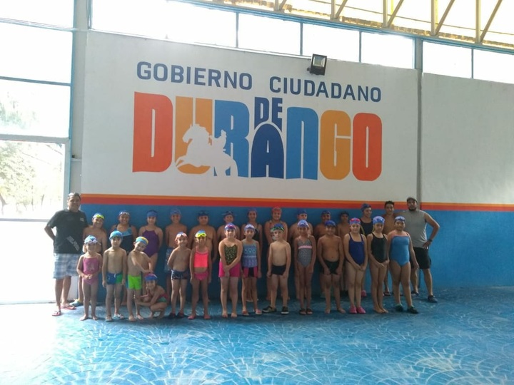 Los niños de Durango disfrutan de la natación en el Centro Acuático Municipal