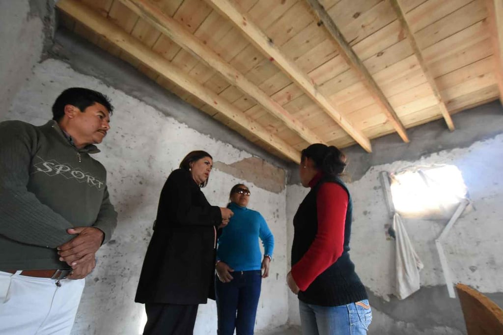 Construyen 100 techos para familias vulnerables