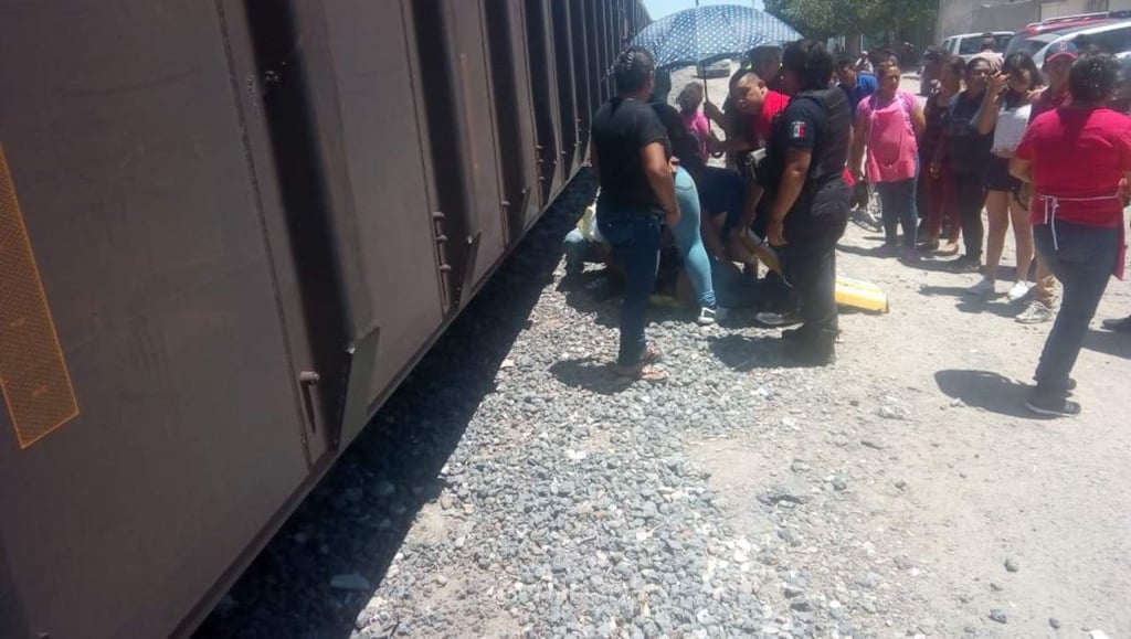 Joven sufre fuerte golpe por el tren en Gómez Palacio