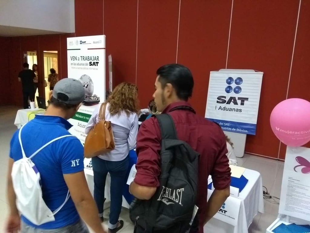 Acuden a Feria Nacional de Empleo cientos de jóvenes