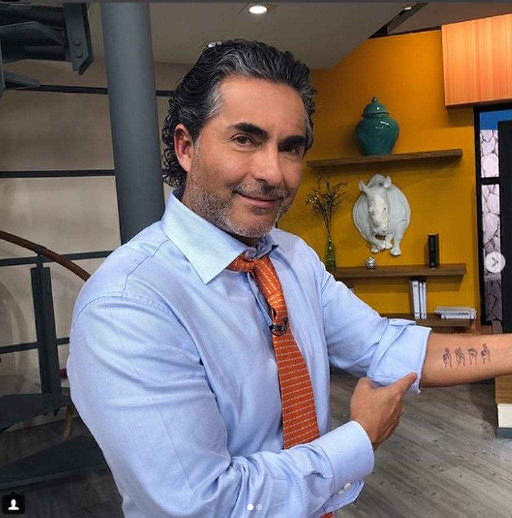 Raúl Araiza se hace tatuaje familiar y lo critican