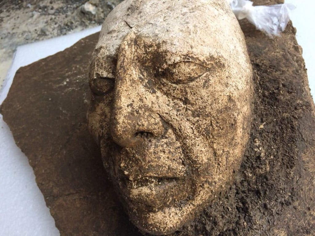 Encuentran máscara de estuco del gobernante maya Pakal