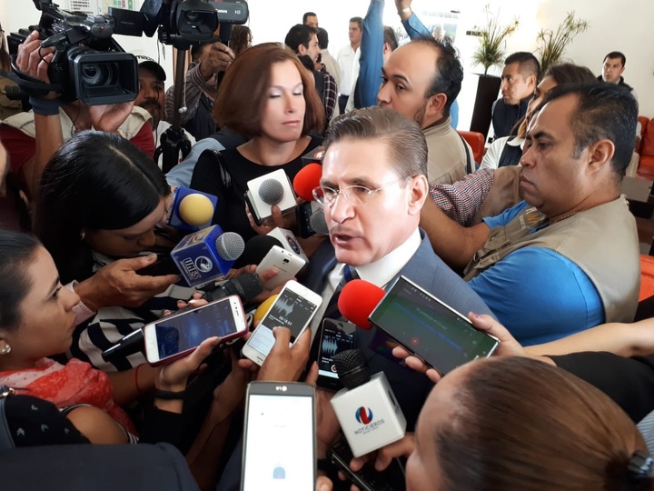 En puerta, reunión de Aispuro y AMLO