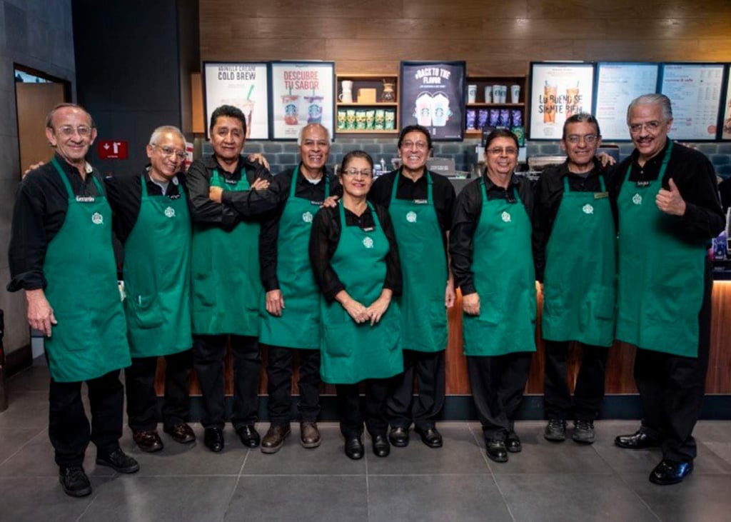 Starbucks abre su primera cafetería operada por adultos mayores