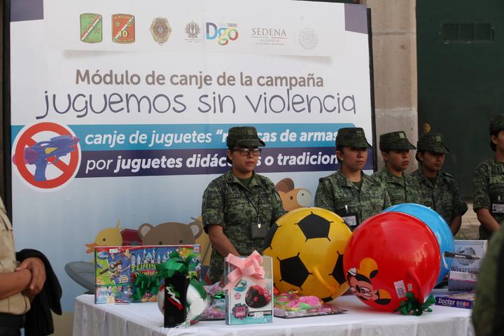 Soldados desarman a los niños