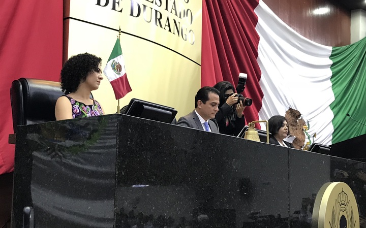 Nuevos diputados toman protesta