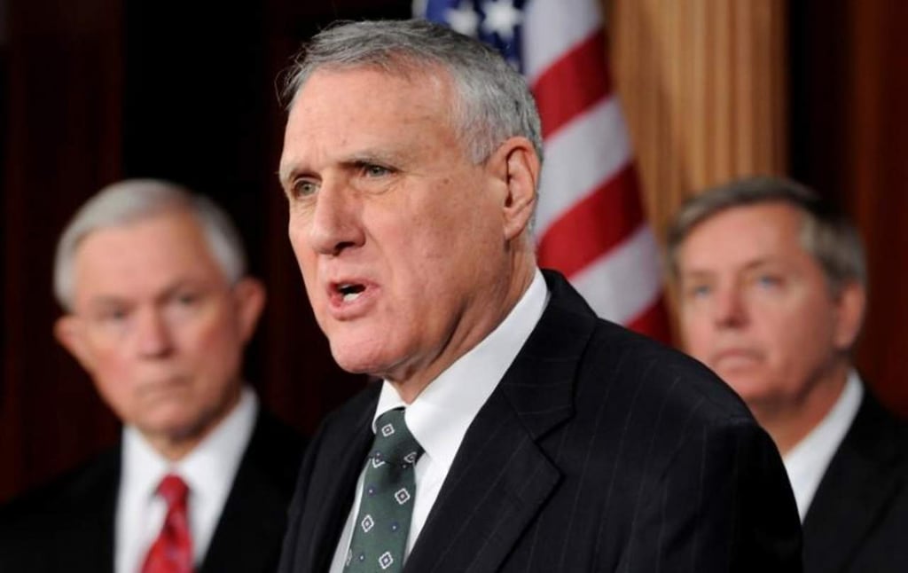 Republicano Jon Kyl sustituirá a John McCain en el Senado