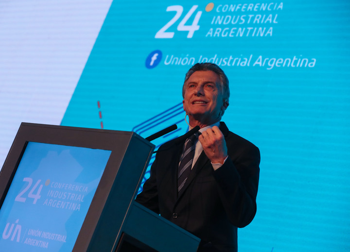El ajuste fiscal de Macri no frena caída del peso