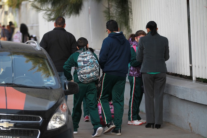 En octubre, la mayor entrega de los uniformes