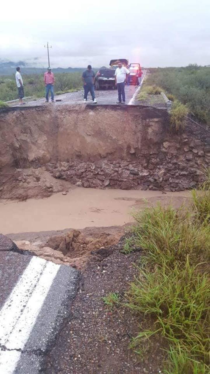 Reportan caída de puente entre Nazas y Cuencamé