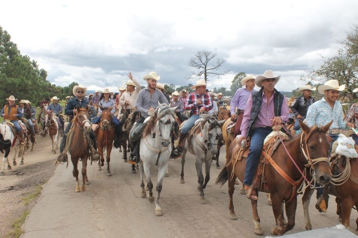 Celebran Cabalgata en Estación Coyotes