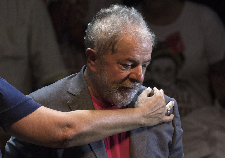 Lula Da Silva deja la carrera presidencial
