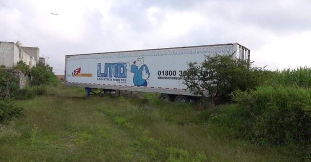 Gobierno investiga tráiler abandonado en Guadalajara con 157 cuerpos