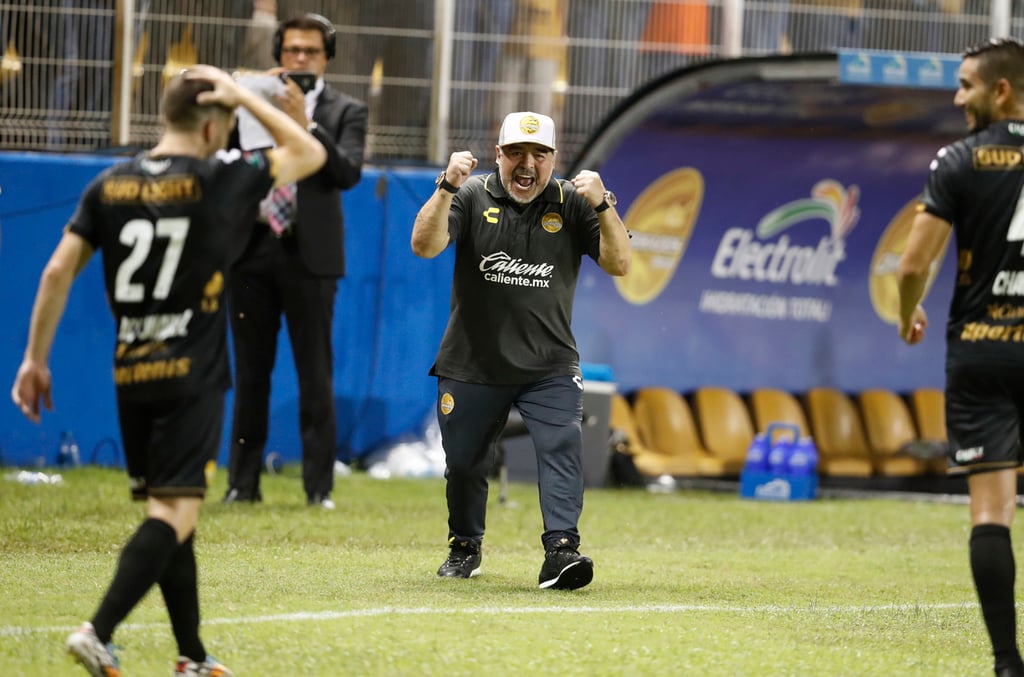 Tiene Maradona debut de '10'