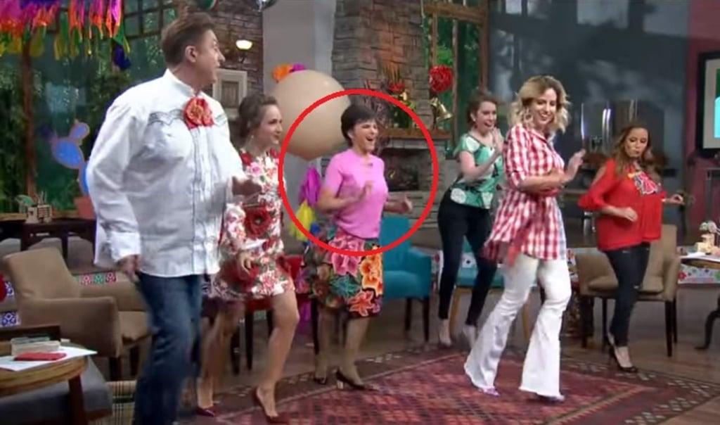 Pati Chapoy sorprende al bailar durante programa en vivo