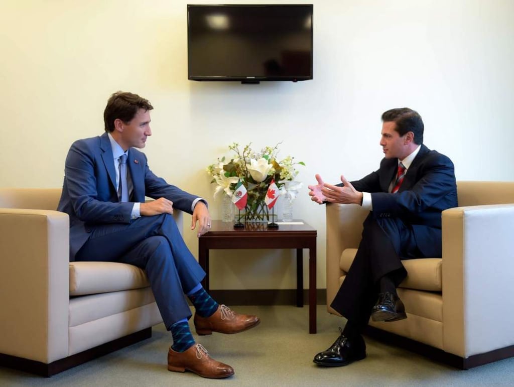 Peña Nieto y Justin Trudeau dialogan sobre renegociación del TLCAN