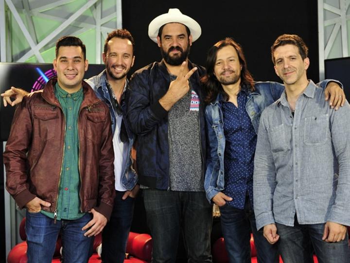 Los Claxons contagian felicidad