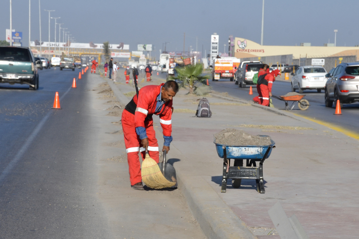 Piden regular las contrataciones