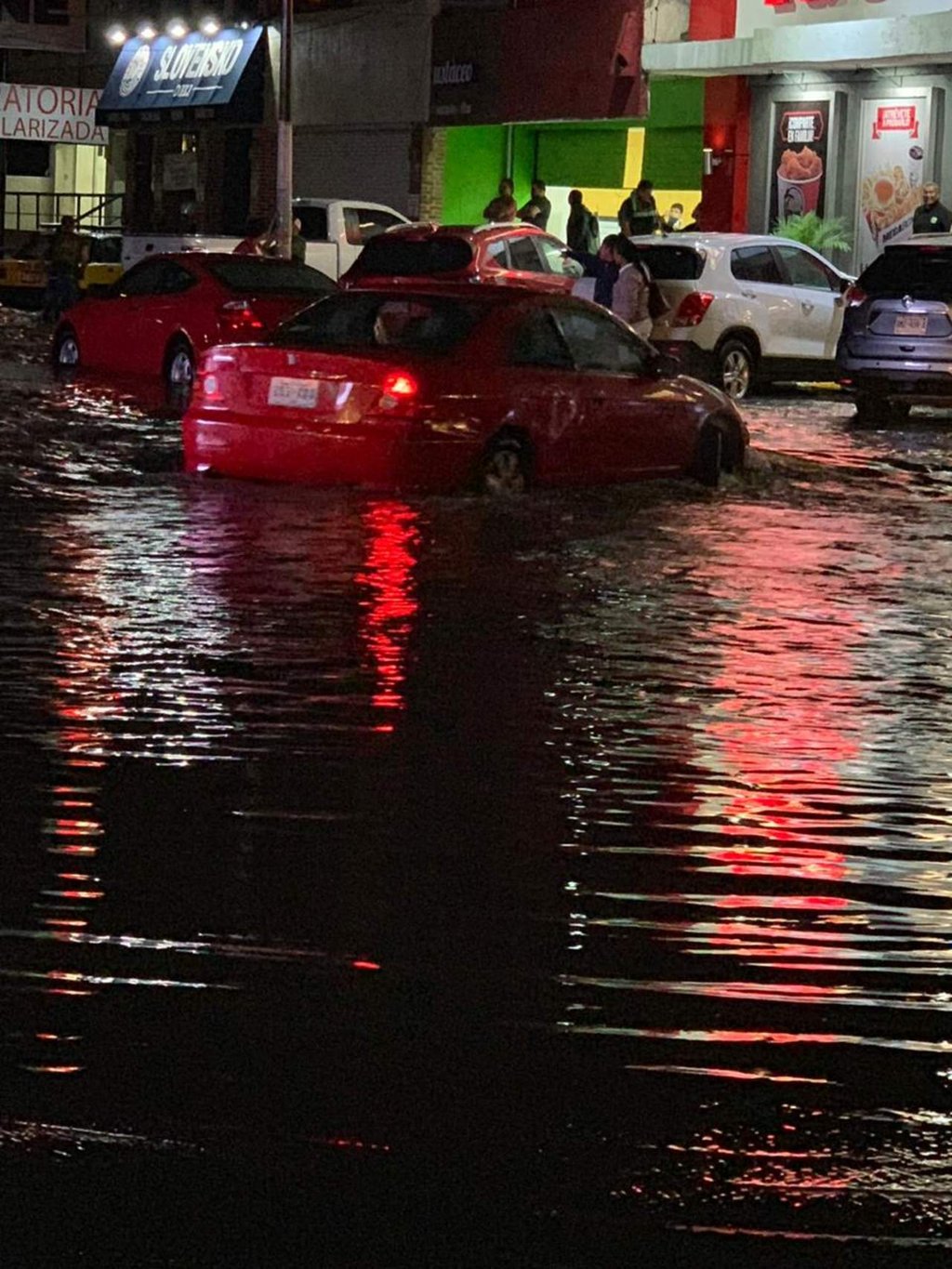 Reportan inundación por lluvias en Guadalajara