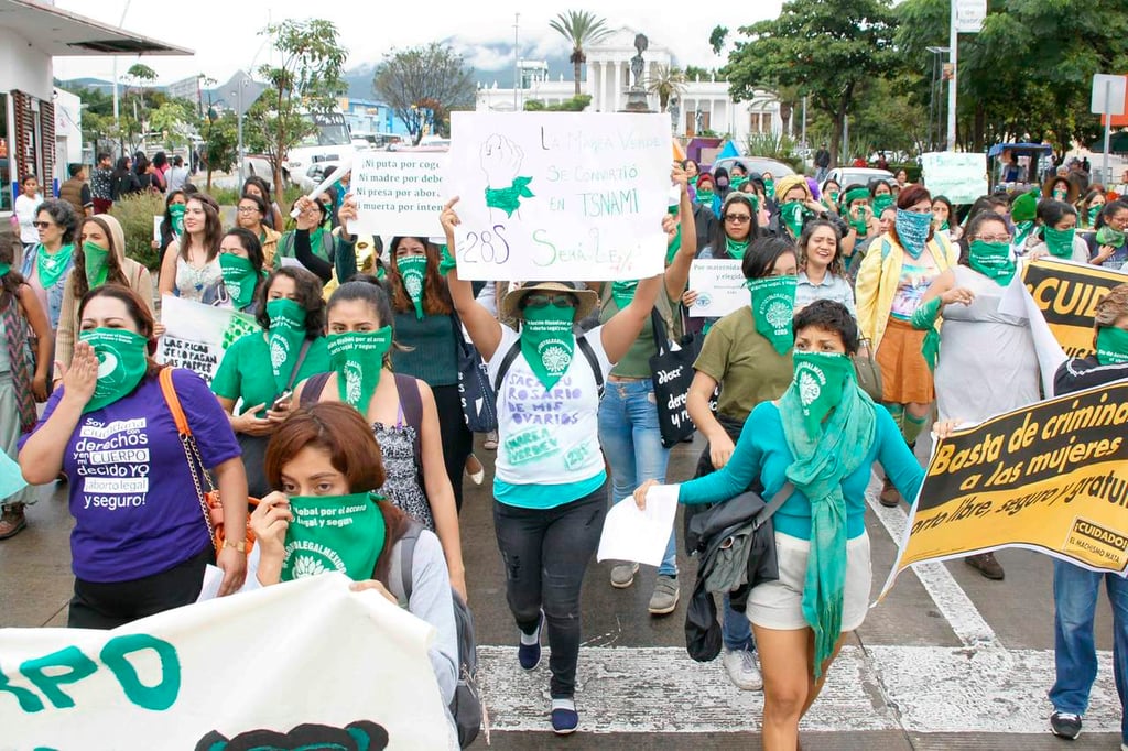 Marchan en CDMX por el aborto legal y voluntario