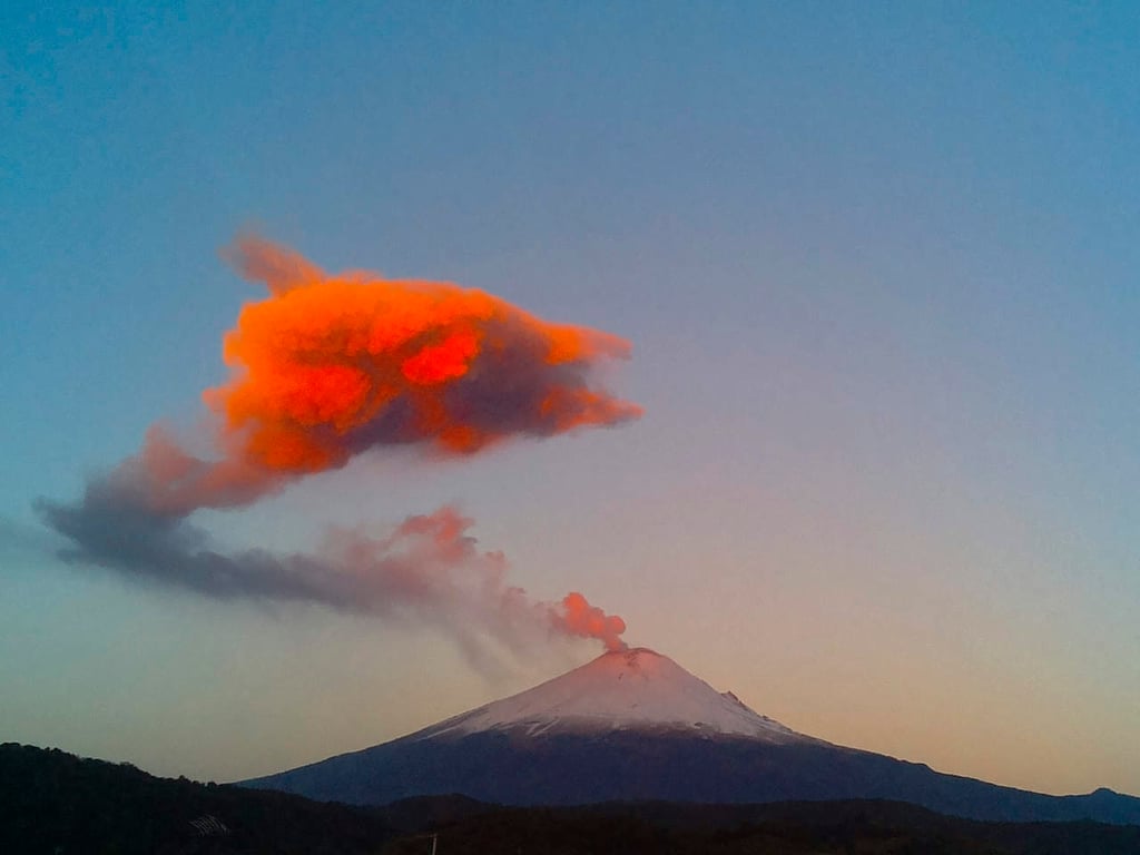 Reportan caída de ceniza del Popocatépetl en 9 delegaciones de CDMX