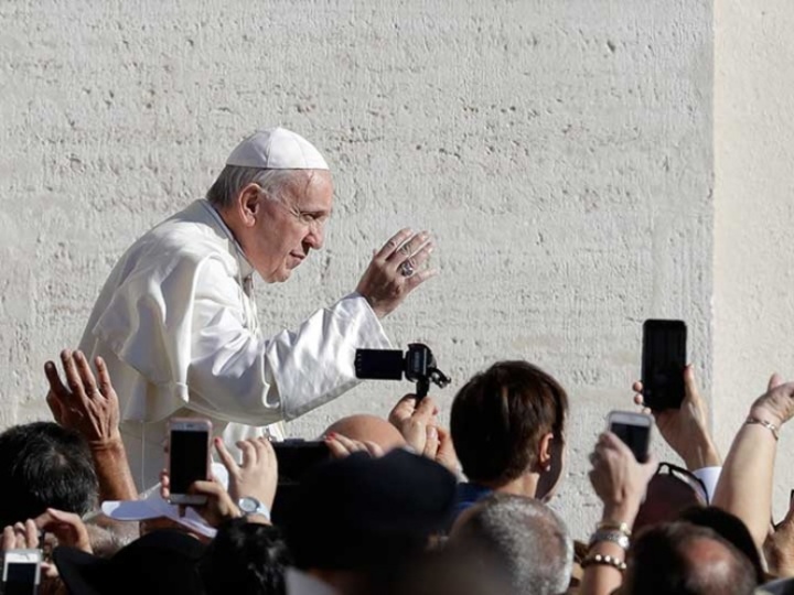 El Papa Francisco llama a rezar contra el diablo