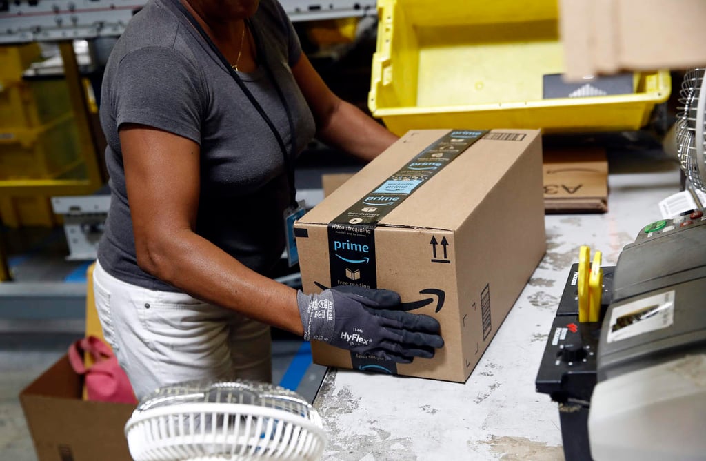 Tras presiones, Amazon sube su salario mínimo a 15 dólares