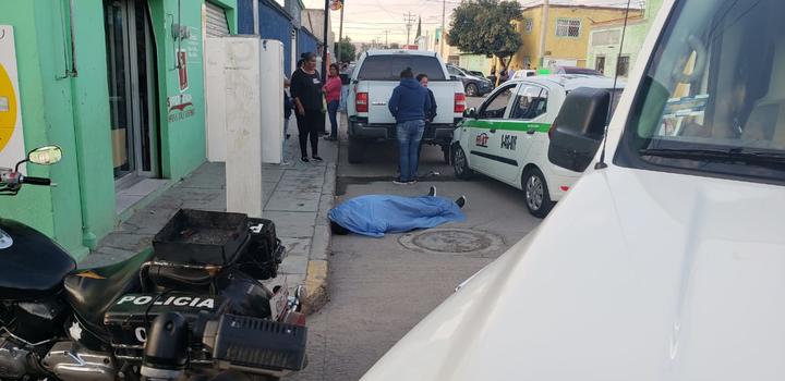 Taxista sufre infarto fulminante mientras conducía