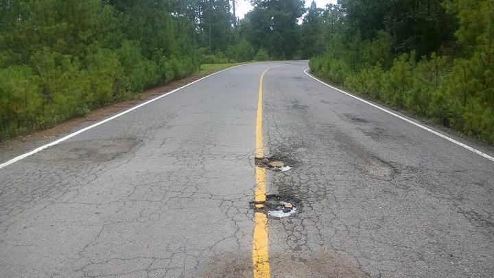 Cuestionan obra en carretera de Pueblo Nuevo