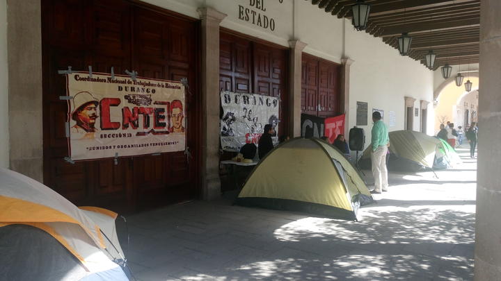 Conflicto con maestros es tema de la Federación: López Ibáñez