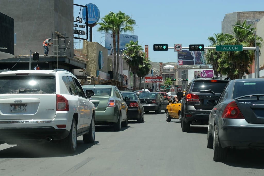 Servicios de taxis privados crean más tráfico en vialidades