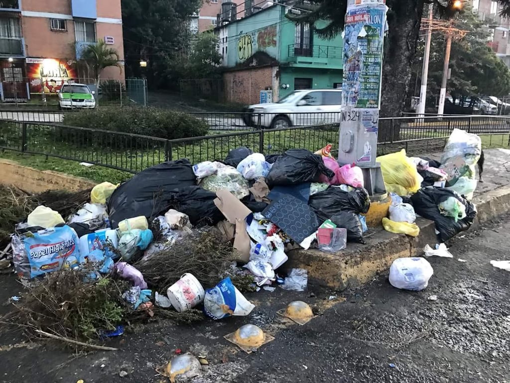 Xalapa, entre la basura y la falta de pavimentación