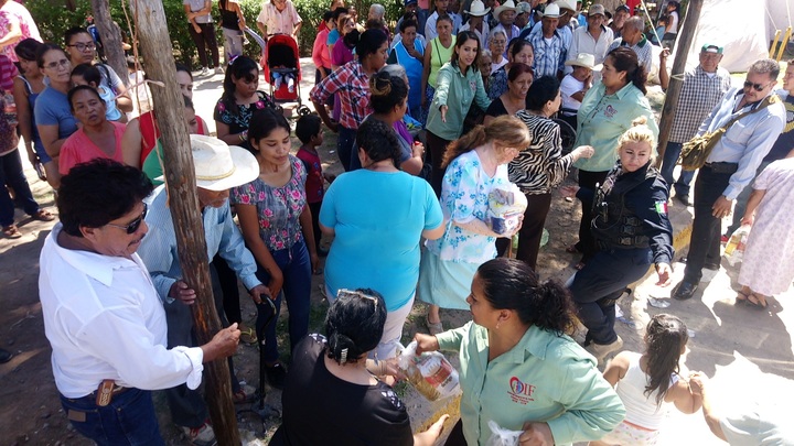 Reparten en el medio rural de Gómez paquetes de alimentos